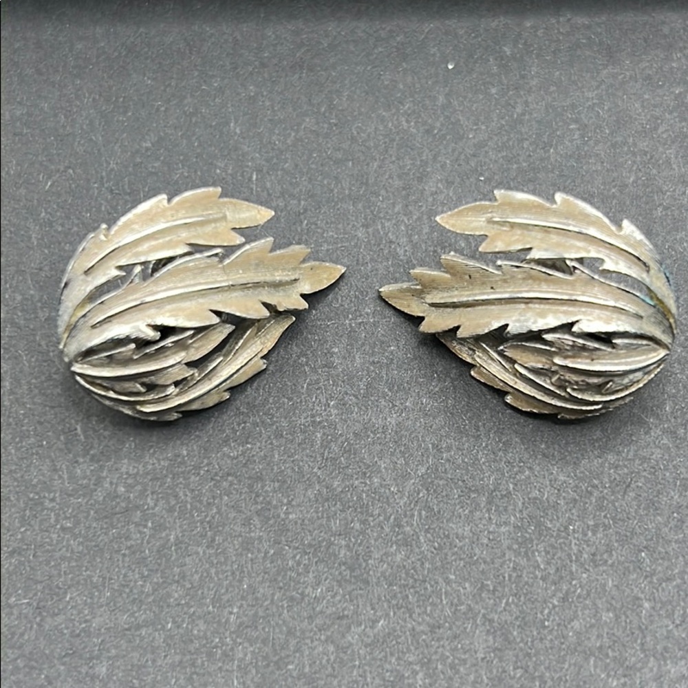 Vintage Crown Trifari leaf earrings